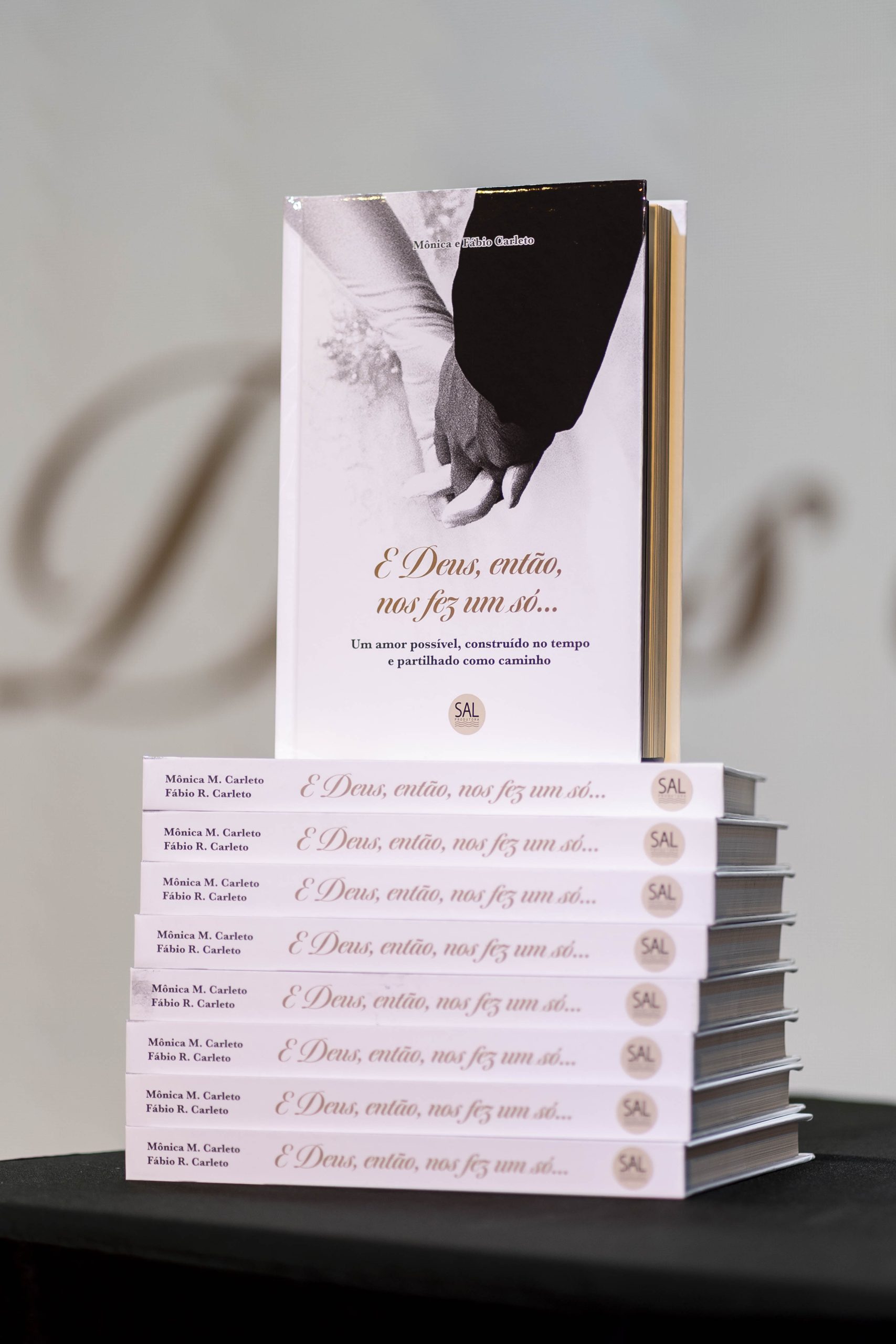 Livro E Deus, então, nos fez um só - Fabio e Monica Carleto